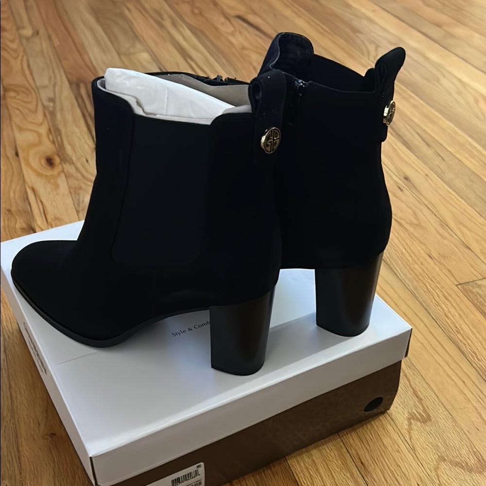 Giani Bernini Black Heeled Boots - Picture 3 of 8